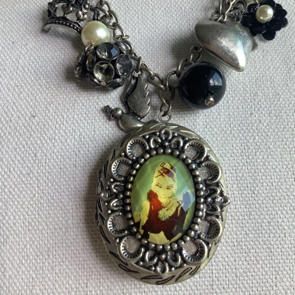 Audrey Hepburn Necklace View 4